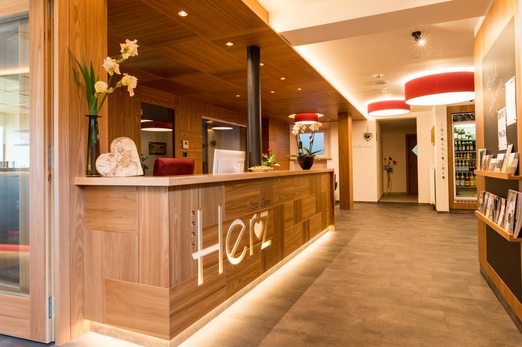 טירולו Hotel Garni Herz מראה חיצוני תמונה
